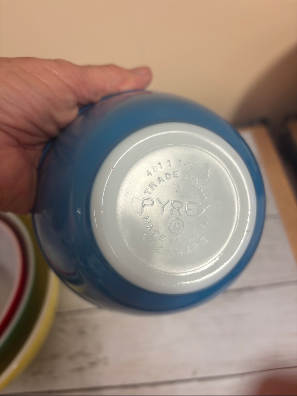 Pyrex Primaries Mixing bowl Set - Picture 9 of 10